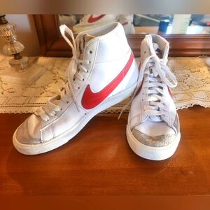 Nike Women's Blazer Mid 77 Jumbo White With Red Sail High Top Sneaker 8.5